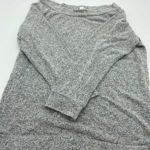 2 women’s long sleeve tops size large